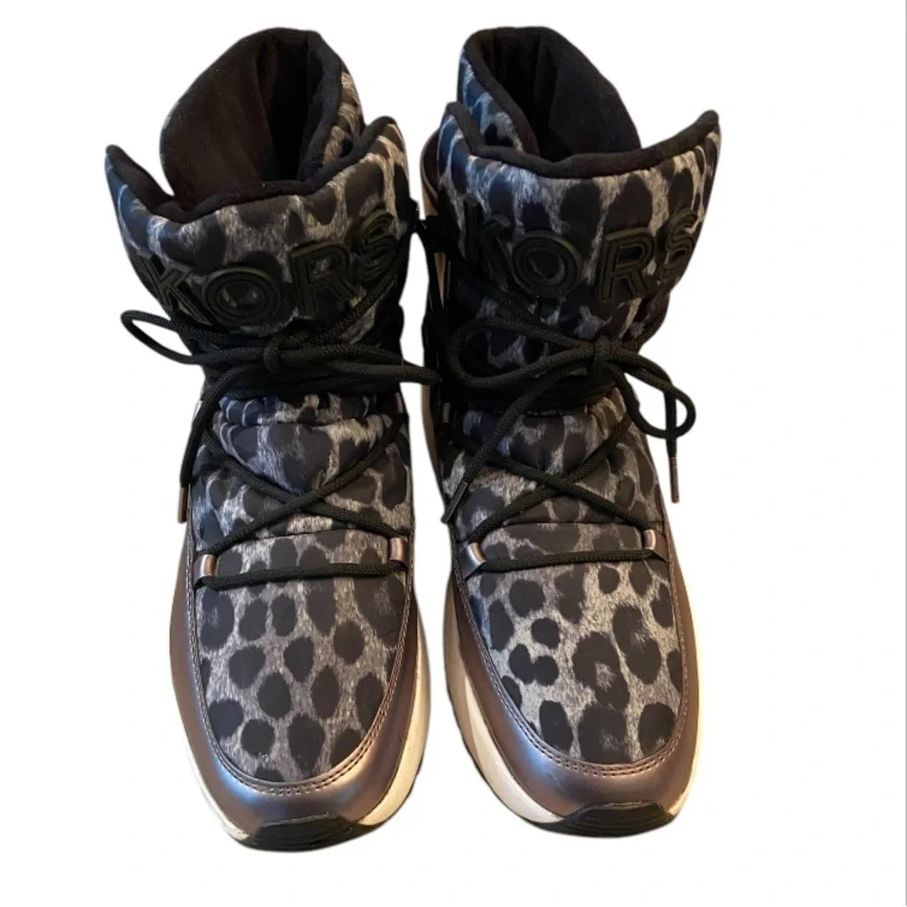 MICHEAL KORS WOMEN’S LEOPARD PRINT SNOW BOOTS SIZE 8